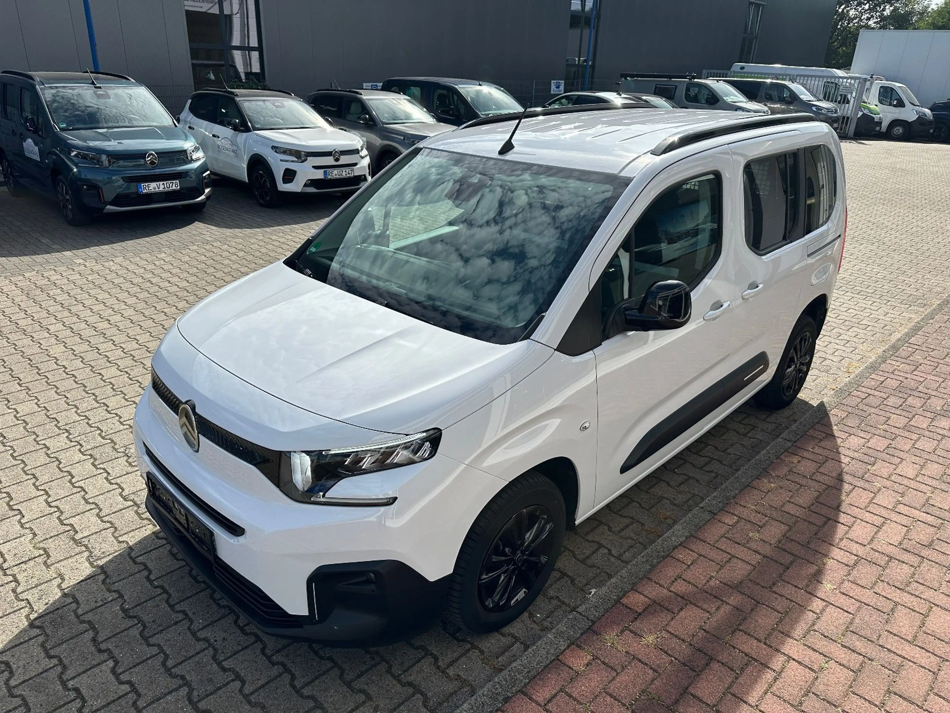 Citroen Berlingo MPV PureTech 110 S&S M PLUS — photo 6