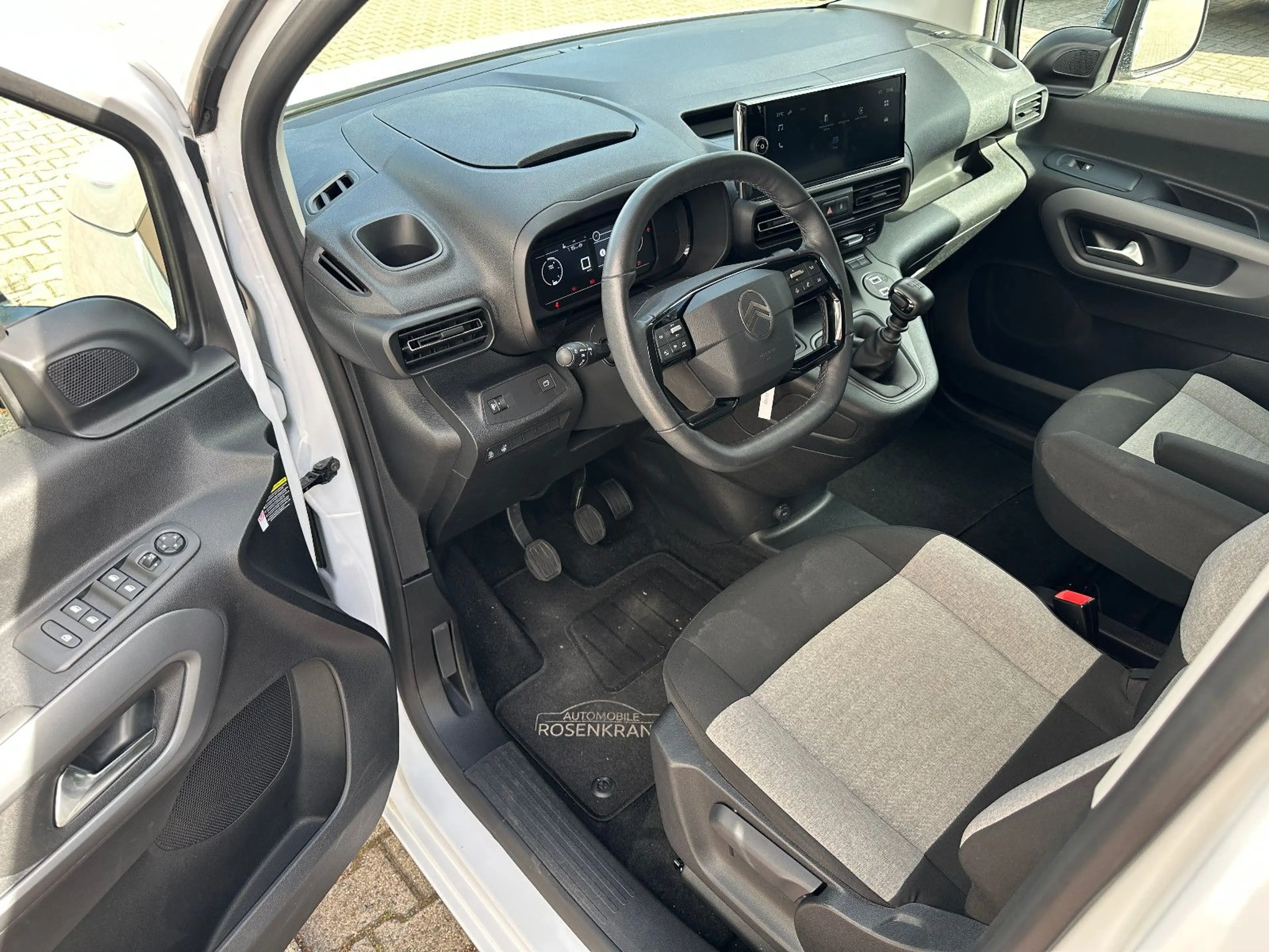 Citroen Berlingo MPV PureTech 110 S&S M PLUS — photo 15