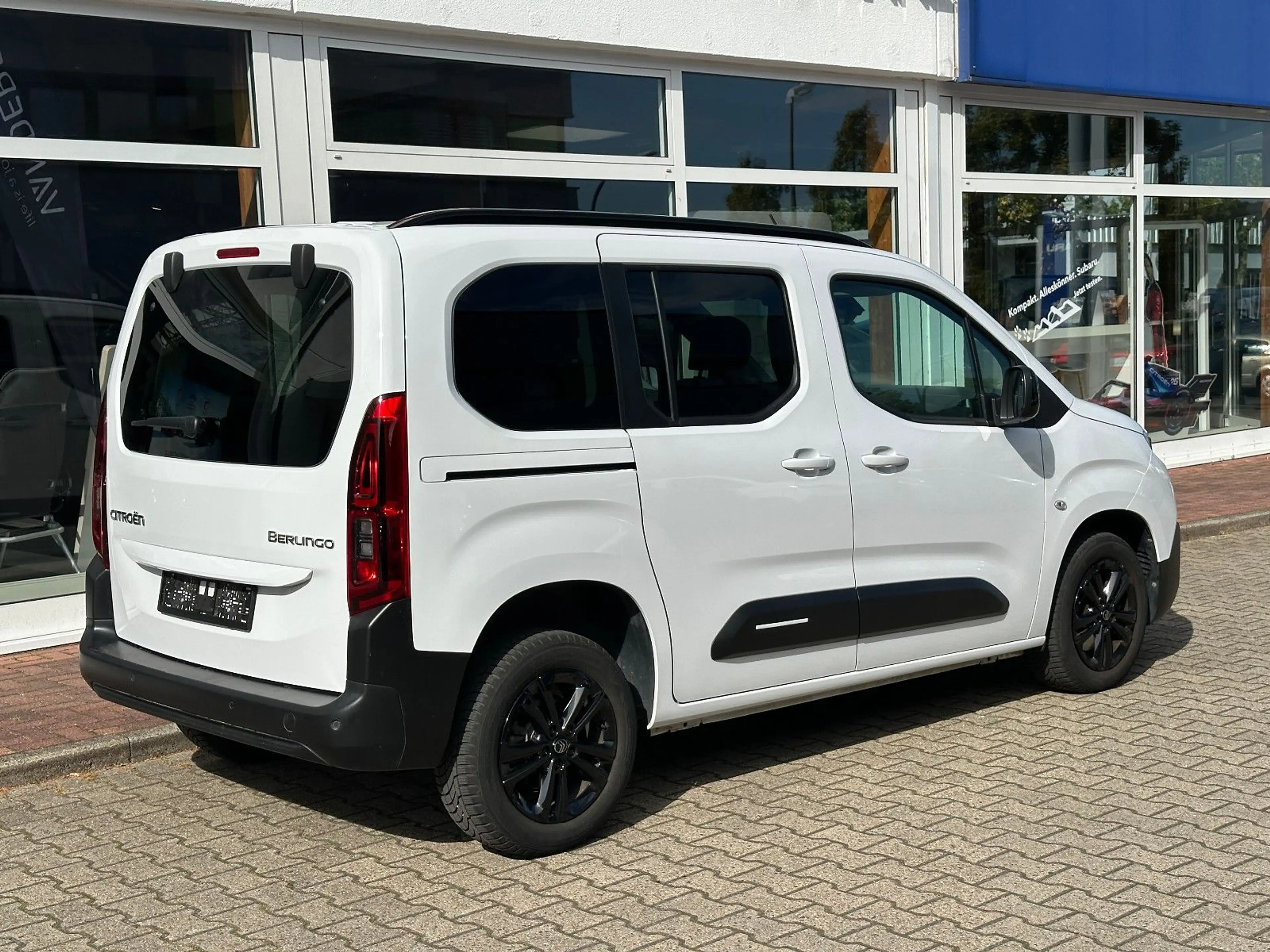 Citroen Berlingo MPV PureTech 110 S&S M PLUS — photo 3