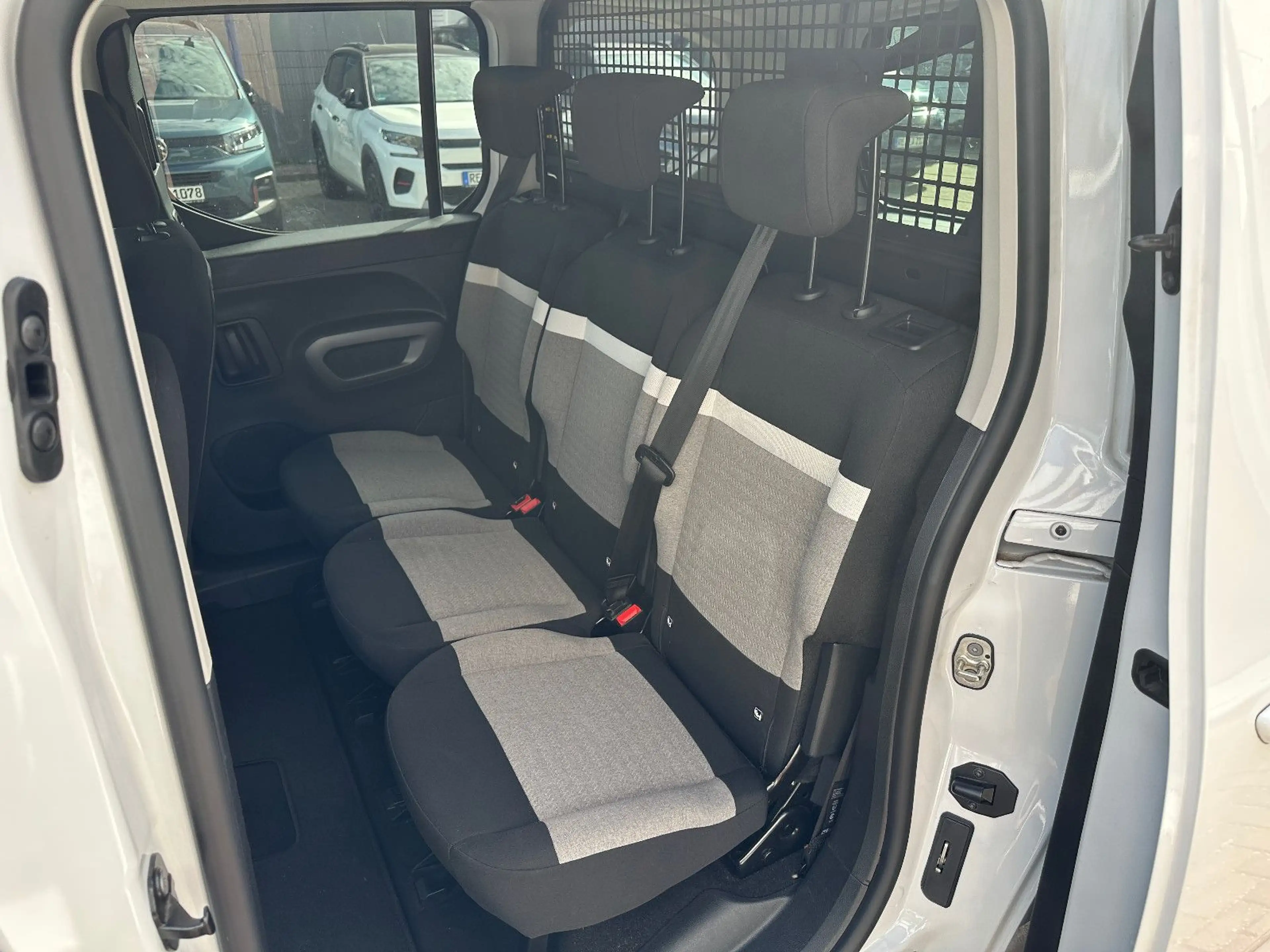 Citroen Berlingo MPV PureTech 110 S&S M PLUS — photo 9