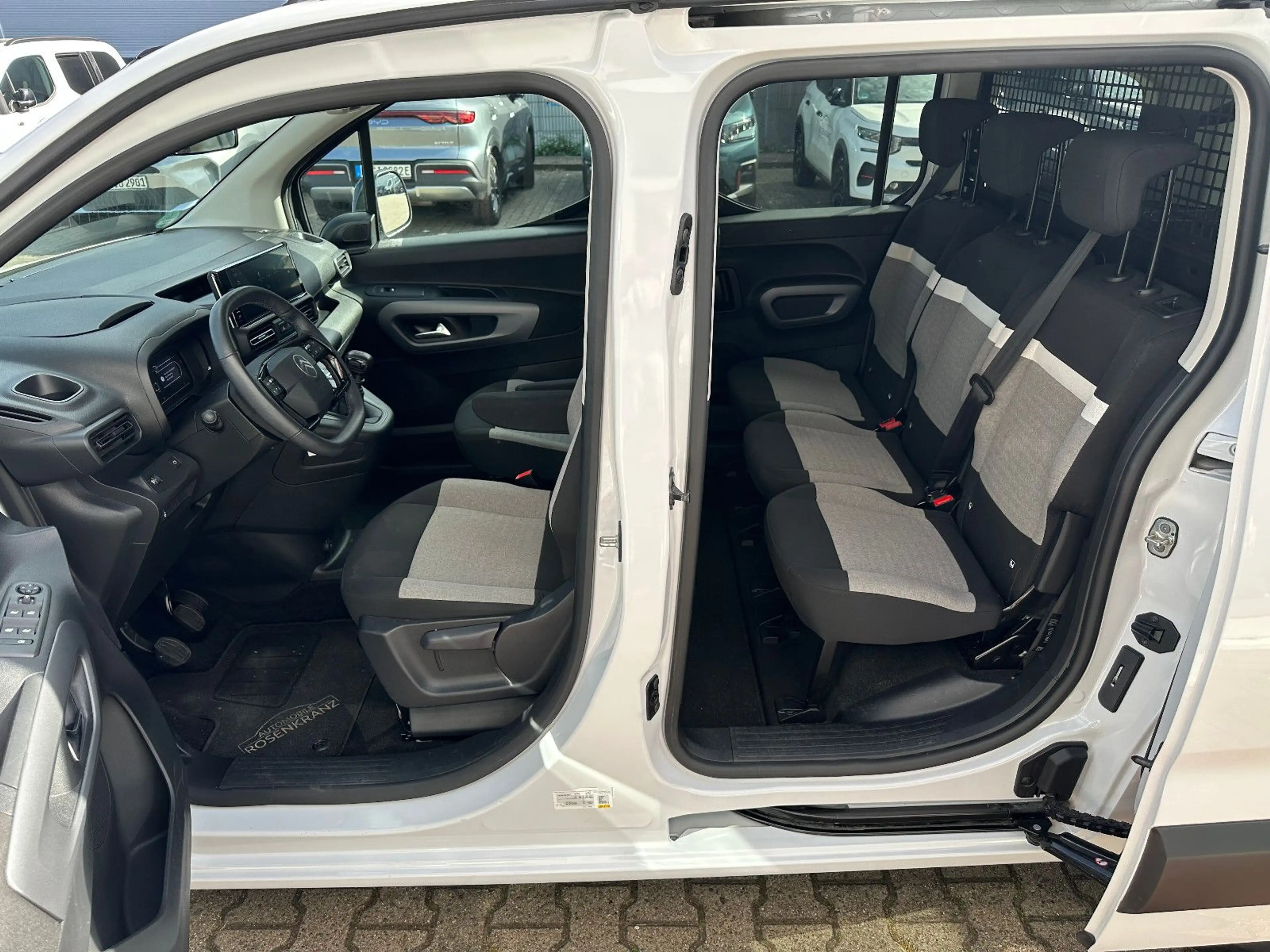 Citroen Berlingo MPV PureTech 110 S&S M PLUS — photo 8