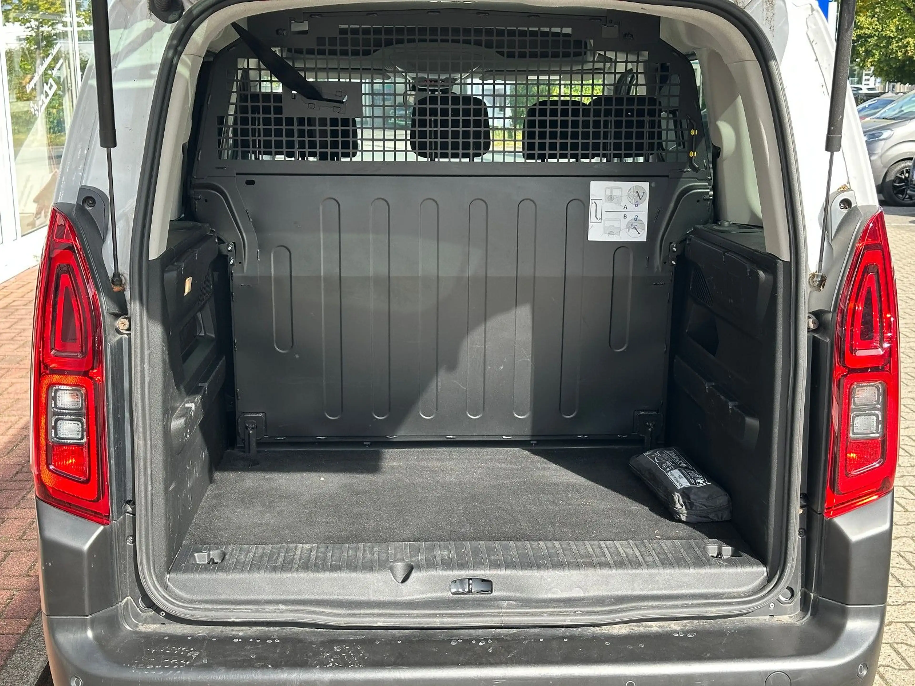 Citroen Berlingo MPV PureTech 110 S&S M PLUS — photo 7