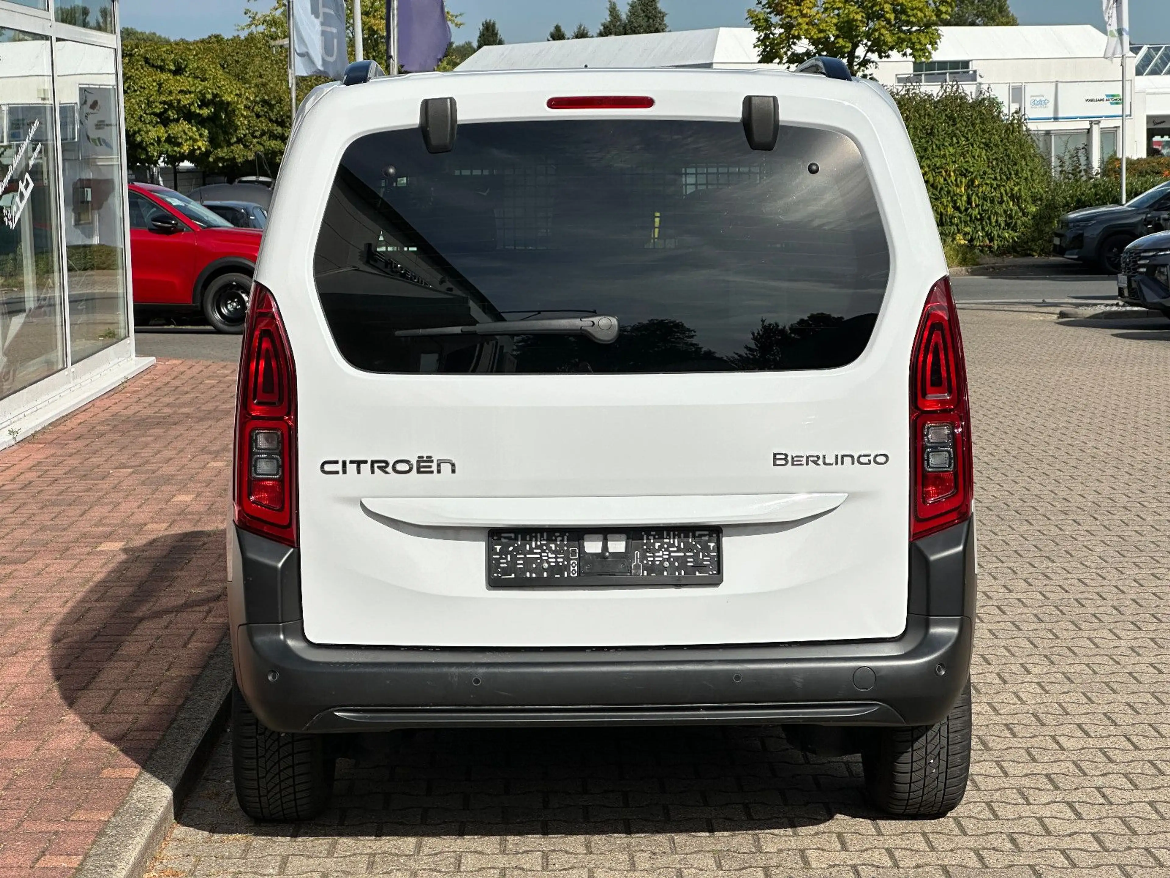 Citroen Berlingo MPV PureTech 110 S&S M PLUS — photo 4