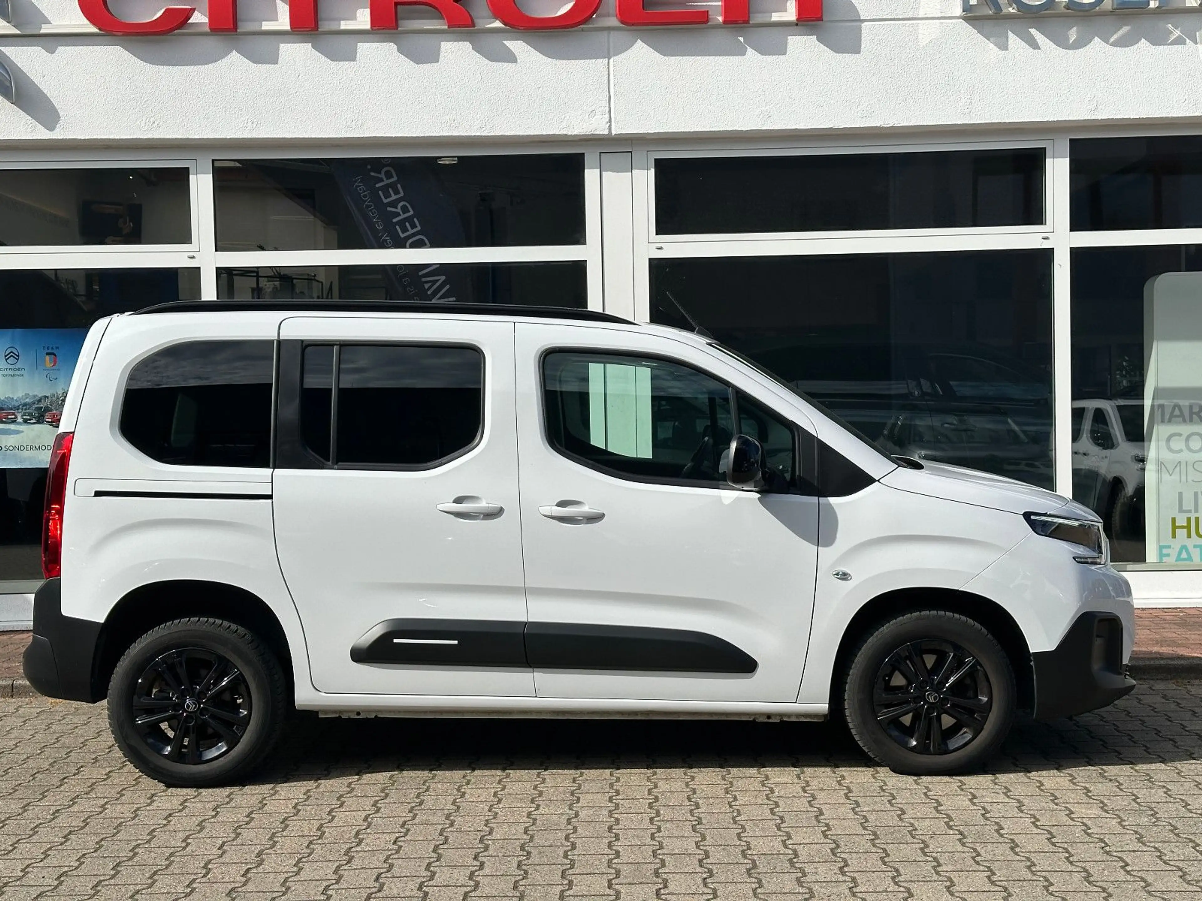 Citroen Berlingo MPV PureTech 110 S&S M PLUS — photo 2