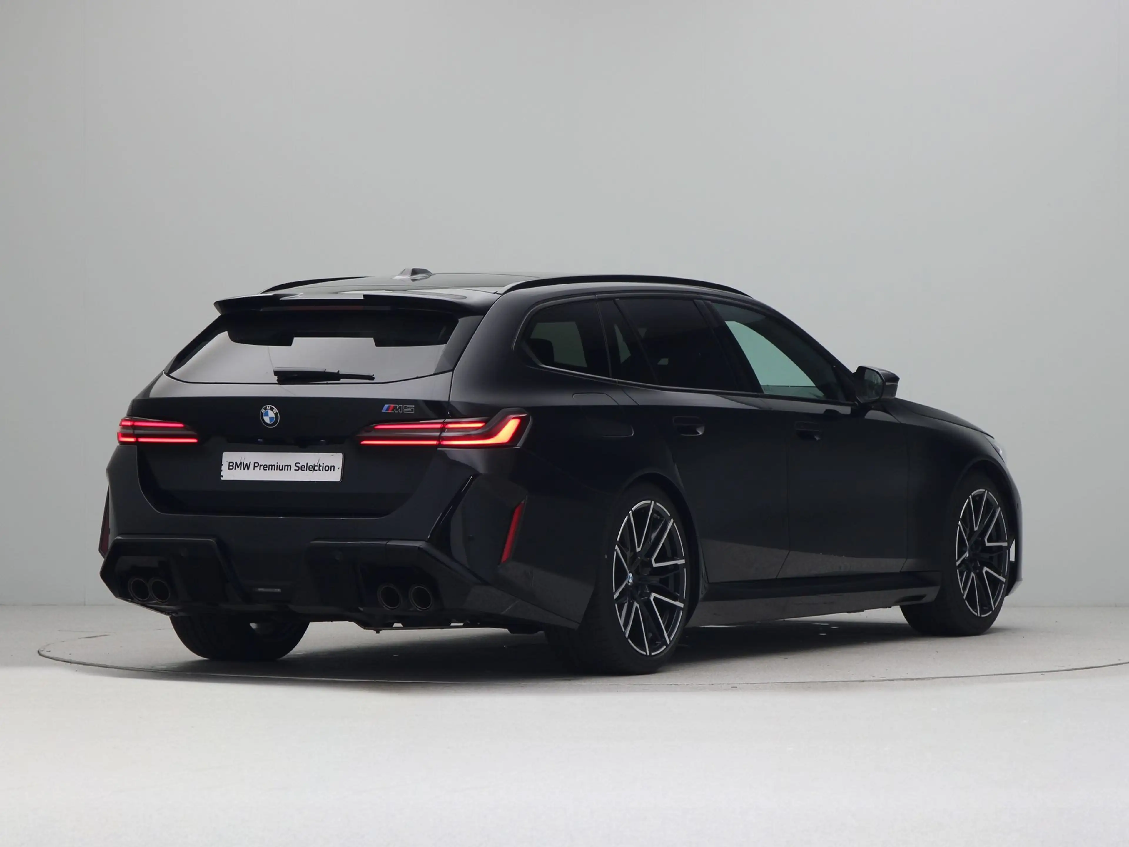 BMW M5 Touring — photo 9