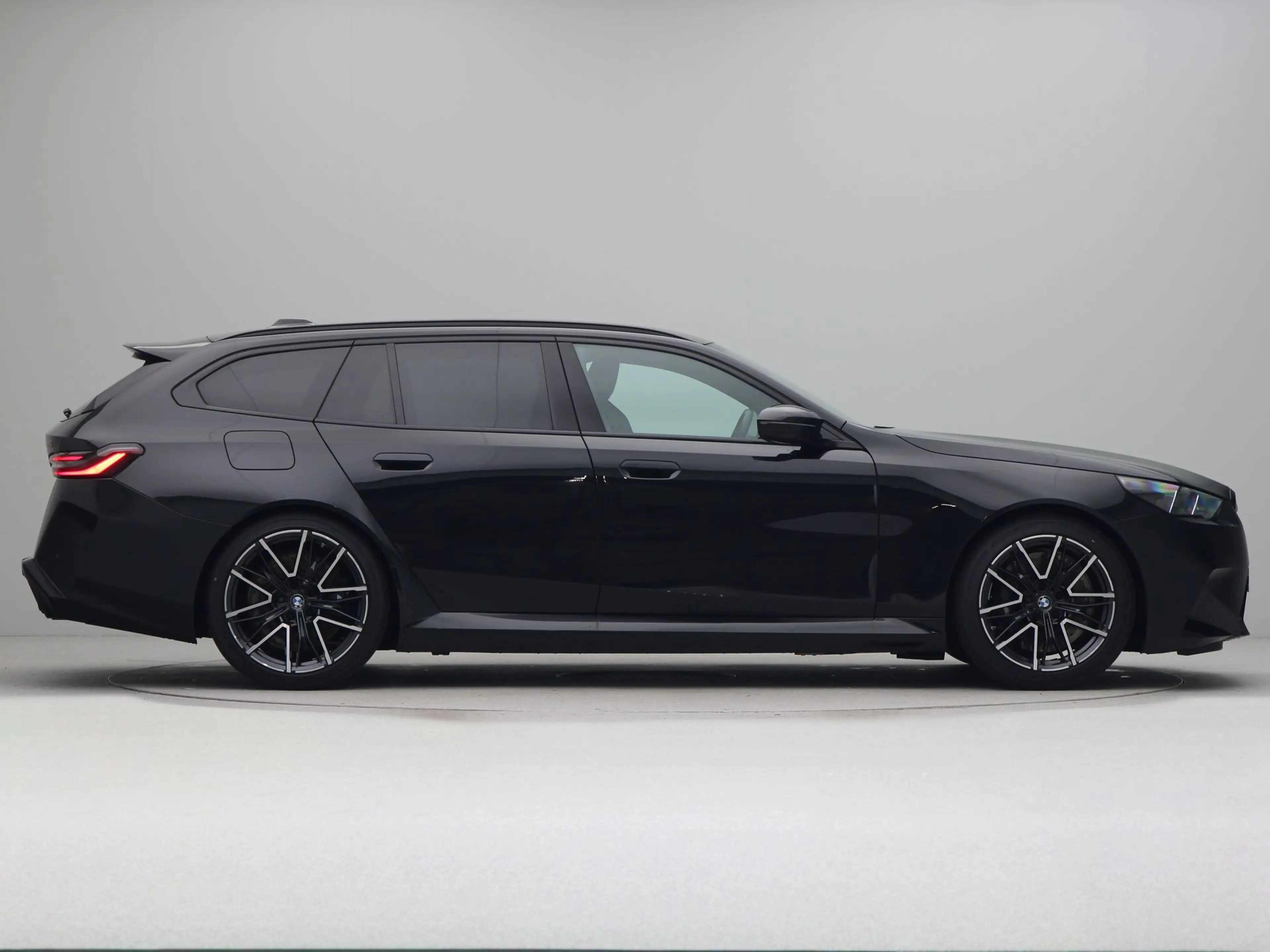 BMW M5 Touring — photo 8