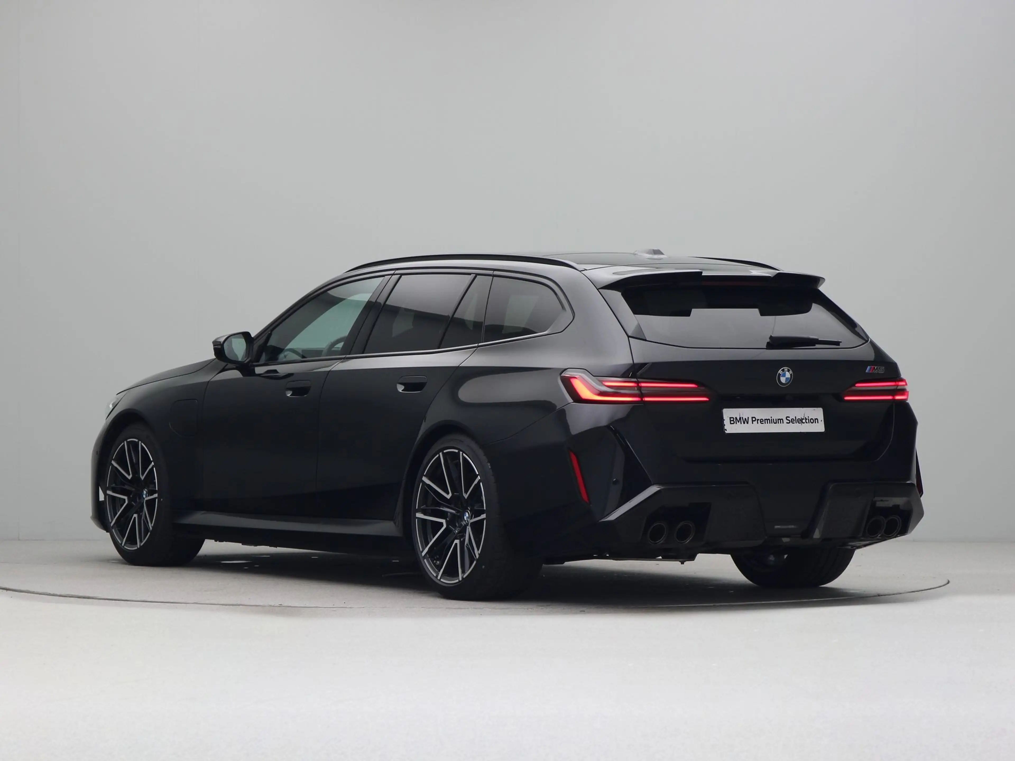 BMW M5 Touring — photo 11