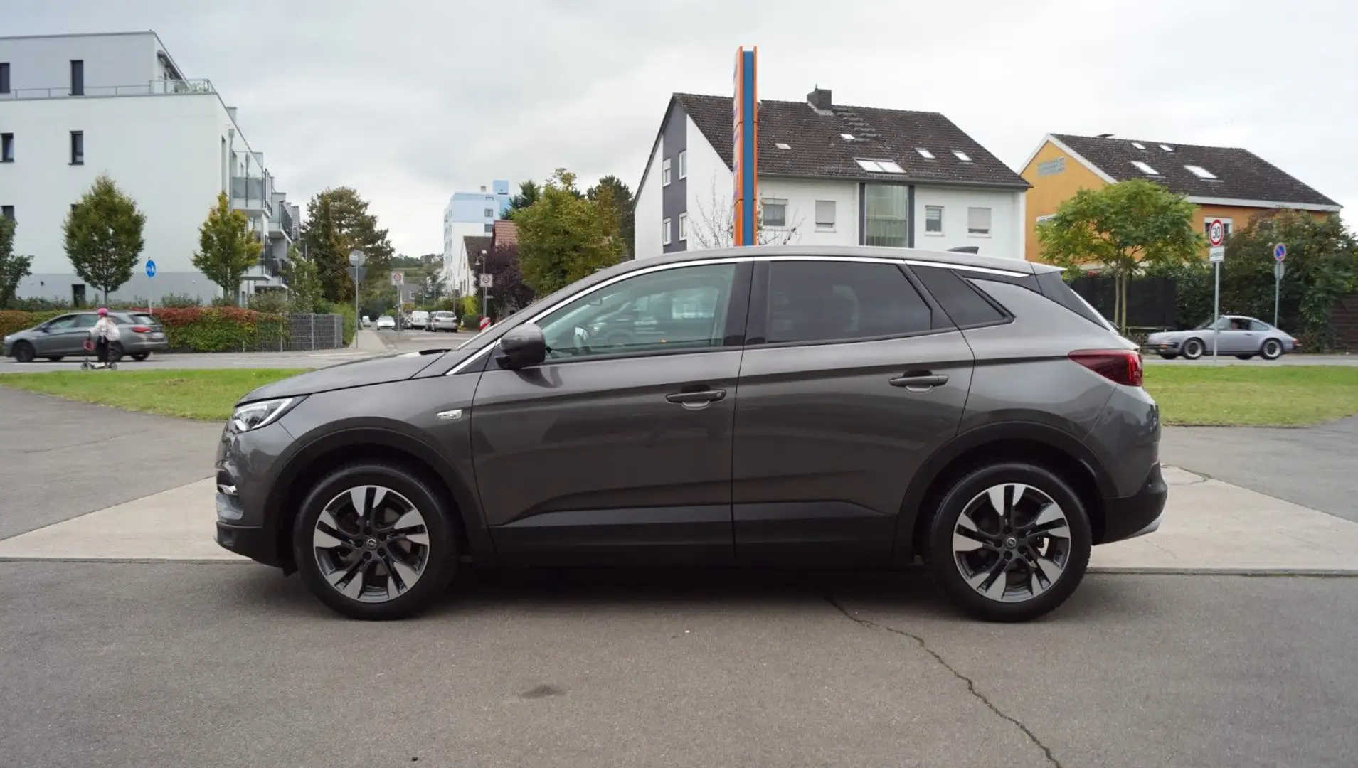 Opel Grandland X 1.5D AT Business Innovation LED+Assist+Navi+Kame Grau - 2