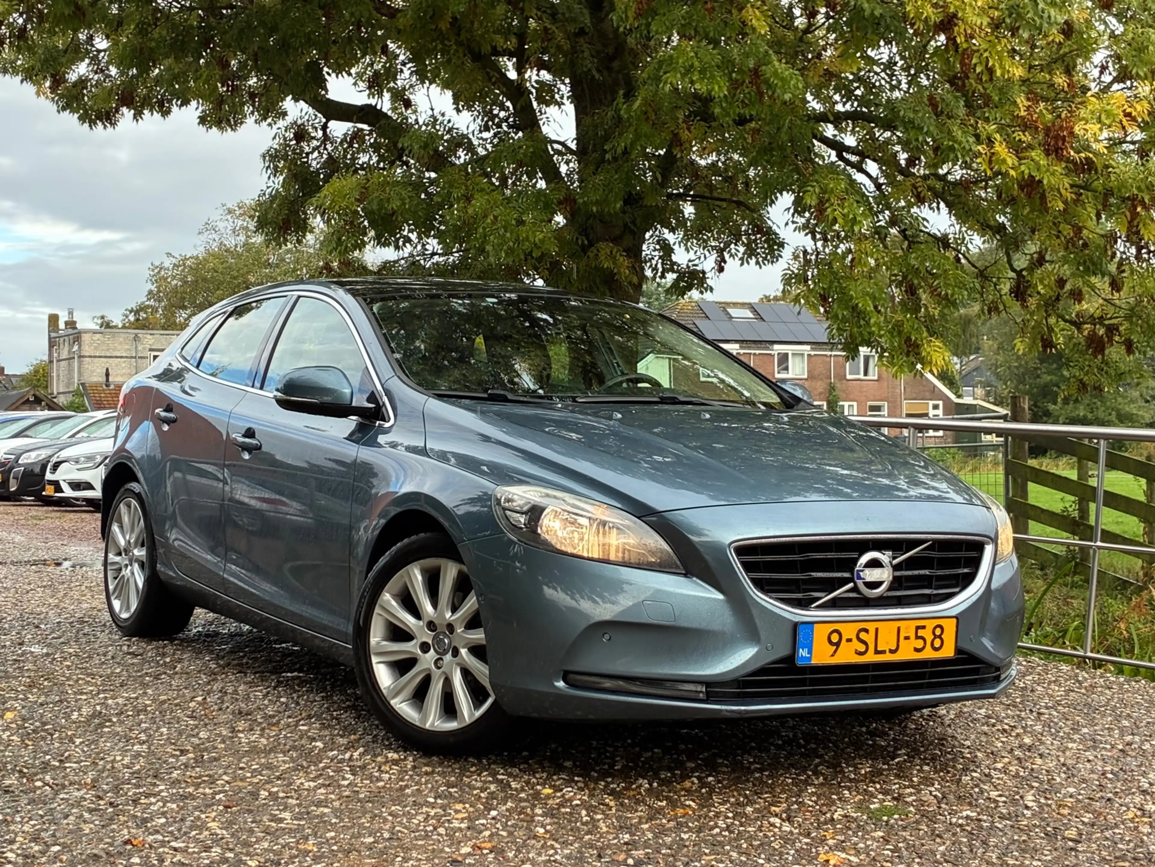 Volvo V40 1.6 D2 Momentum | Pano + Cruise + Clima Nu € 5.975