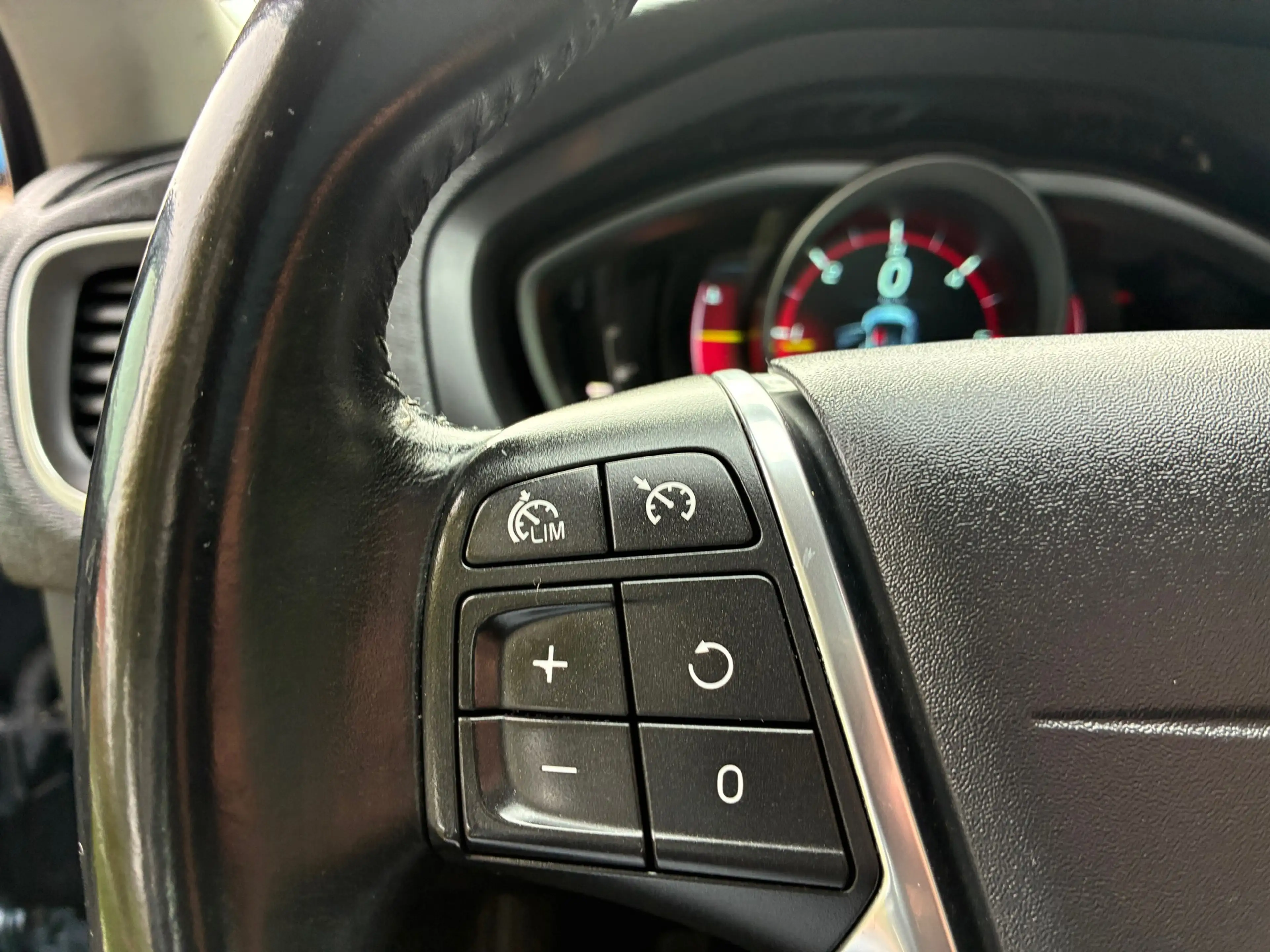 Volvo V40 1.6 D2 Momentum | Pano + Cruise + Clima Nu € 5.975 — photo 15