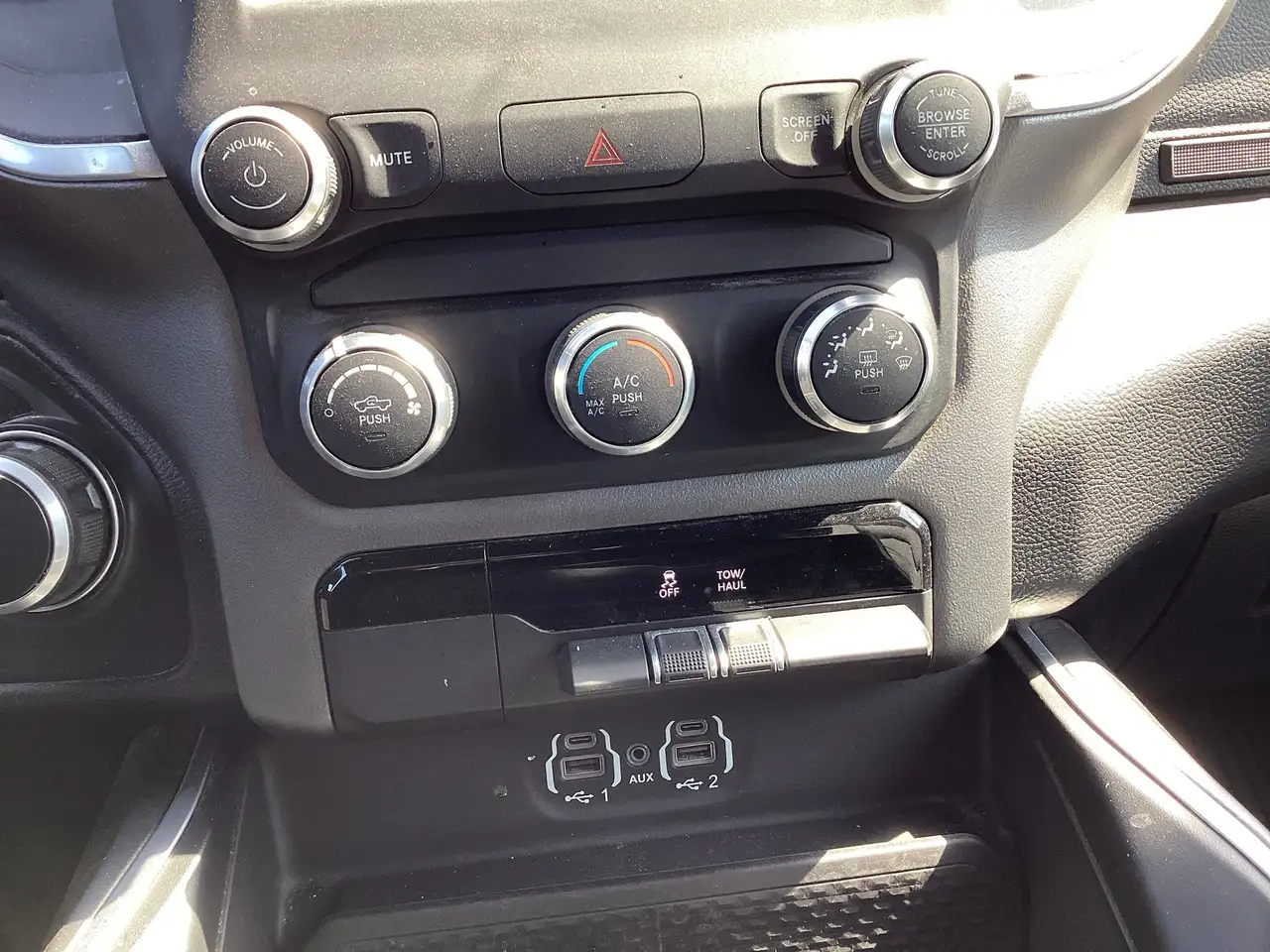 RAM 1500 снимка RAM 1500