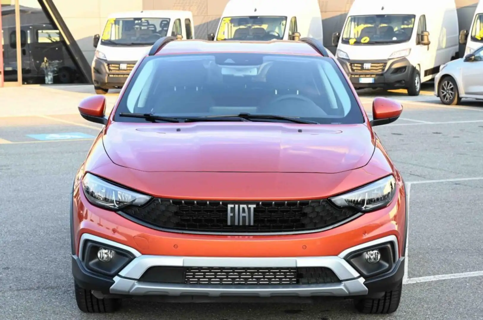 Fiat Tipo 1.6 MJT 5p CROSS 130cv DS HB Portocaliu - 2