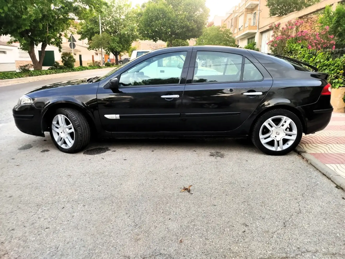 Renault Laguna 2.0DCI Dynamique Nero - 1