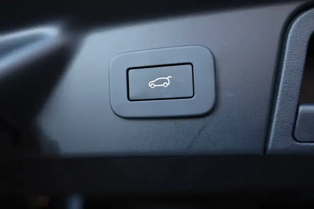 Land Rover Range Rover Velar D200 SE Dynamic Ansicht 23