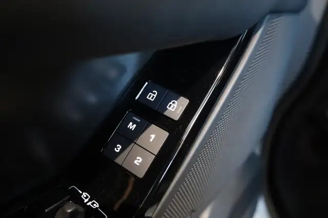 Land Rover Range Rover Velar D200 SE Dynamic Ansicht 17