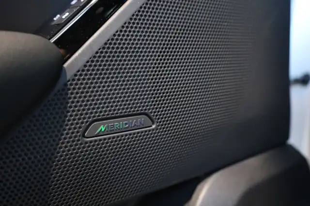 Land Rover Range Rover Velar D200 SE Dynamic Ansicht 18