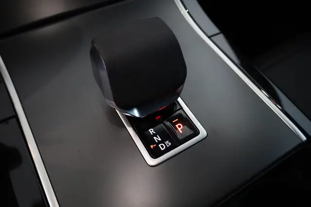 Land Rover Range Rover Velar D200 SE Dynamic Ansicht 15