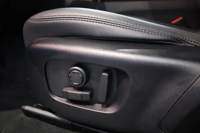 Land Rover Range Rover Velar D200 SE Dynamic Ansicht 16