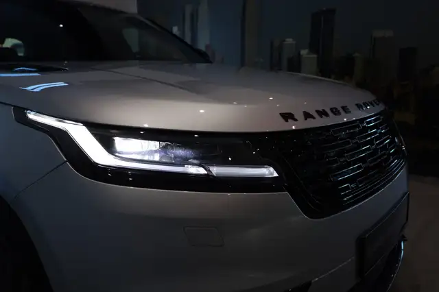 Land Rover Range Rover Velar D200 SE Dynamic Ansicht 20