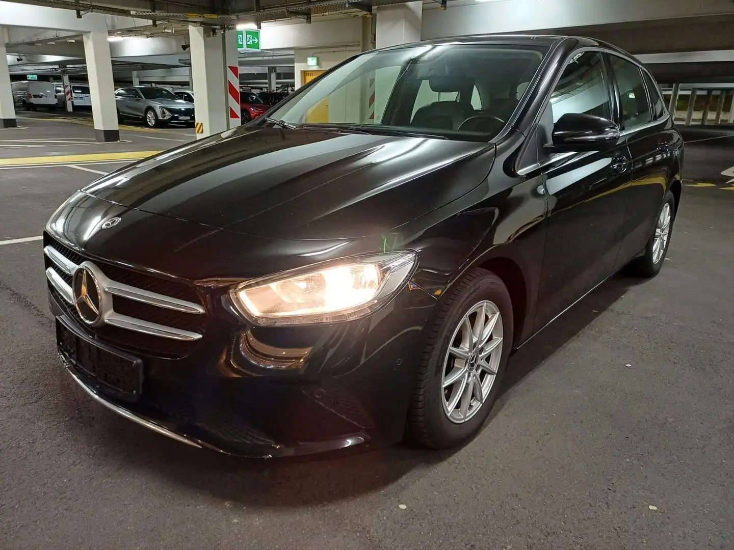 Mercedes-Benz B 200 B -KlasseB200 d SportledersizKamera*PDC*Navi*AHK Schwarz - 1
