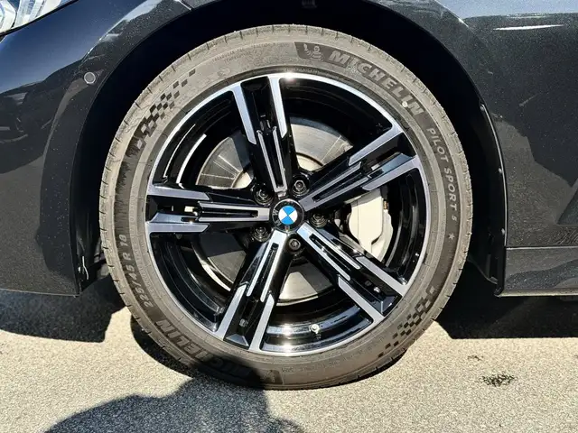 BMW 3 Series view 4