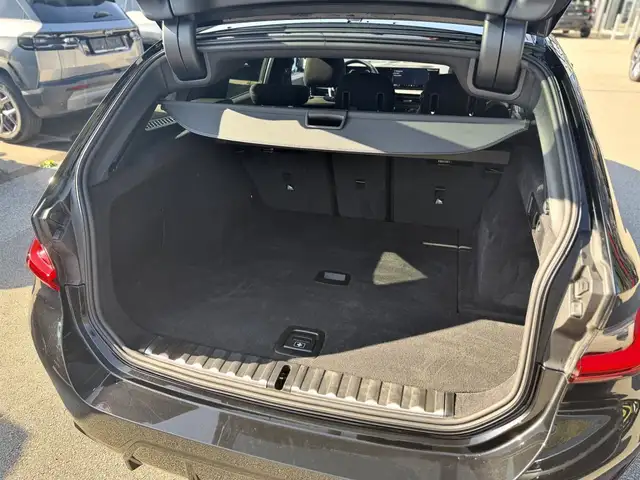 BMW 3 Series view 8