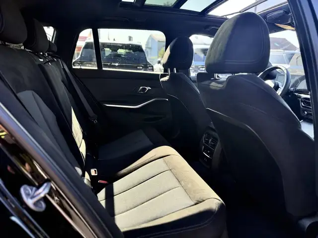 BMW 3 Series view 11