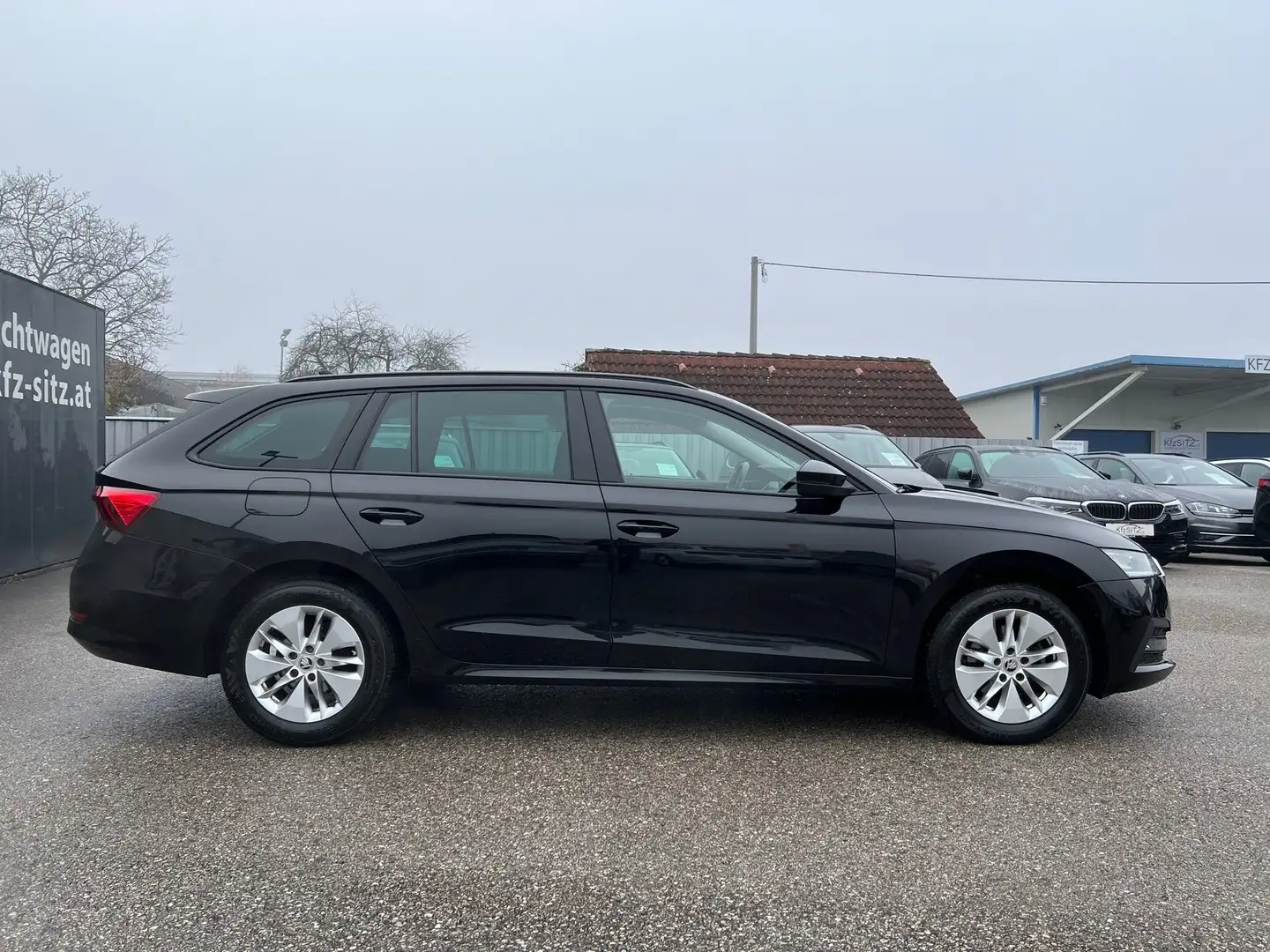 Skoda Octavia Combi 2,0 TDI Ambition DSG | AHK/ACC Schwarz - 2