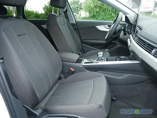 Audi A4 view 5