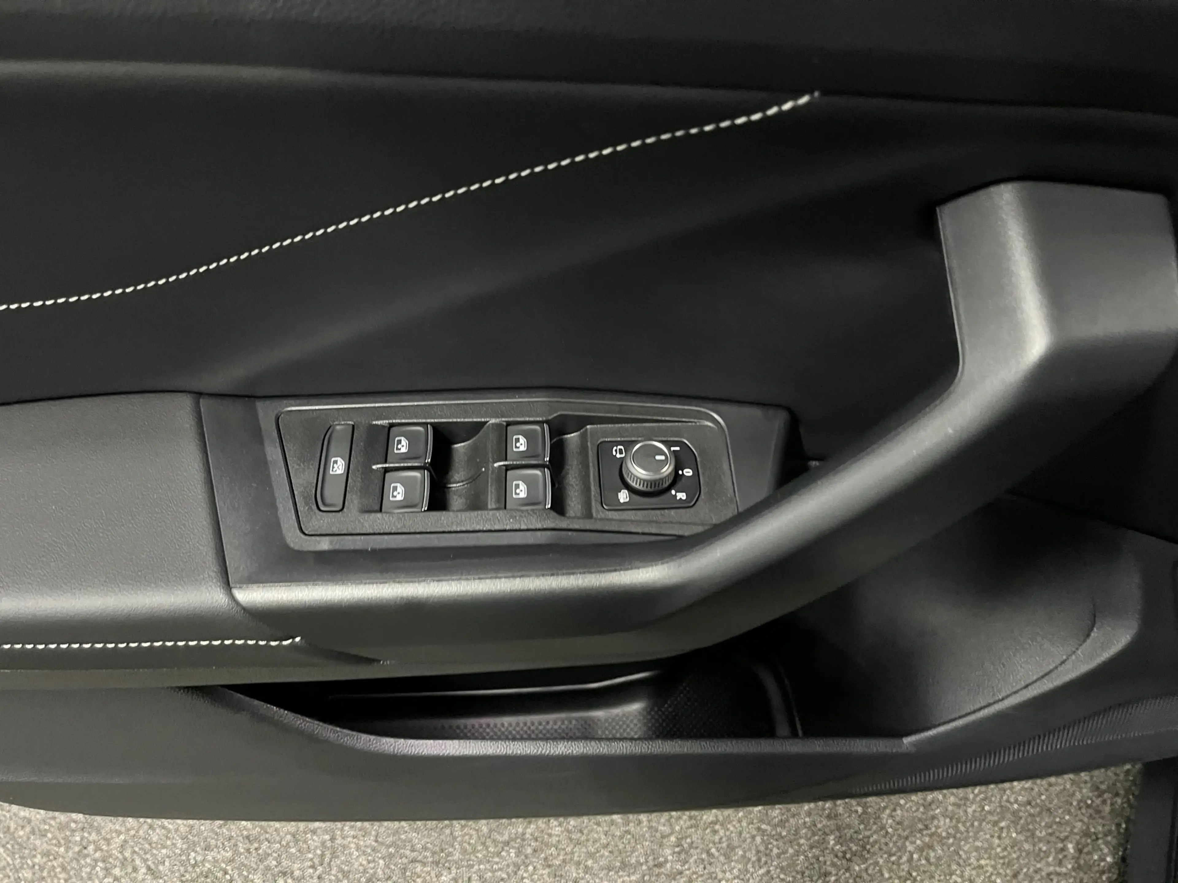 Volkswagen T-Roc 1.5 TSI R-Line Edition / NL auto / eerste eigenaar — photo 15