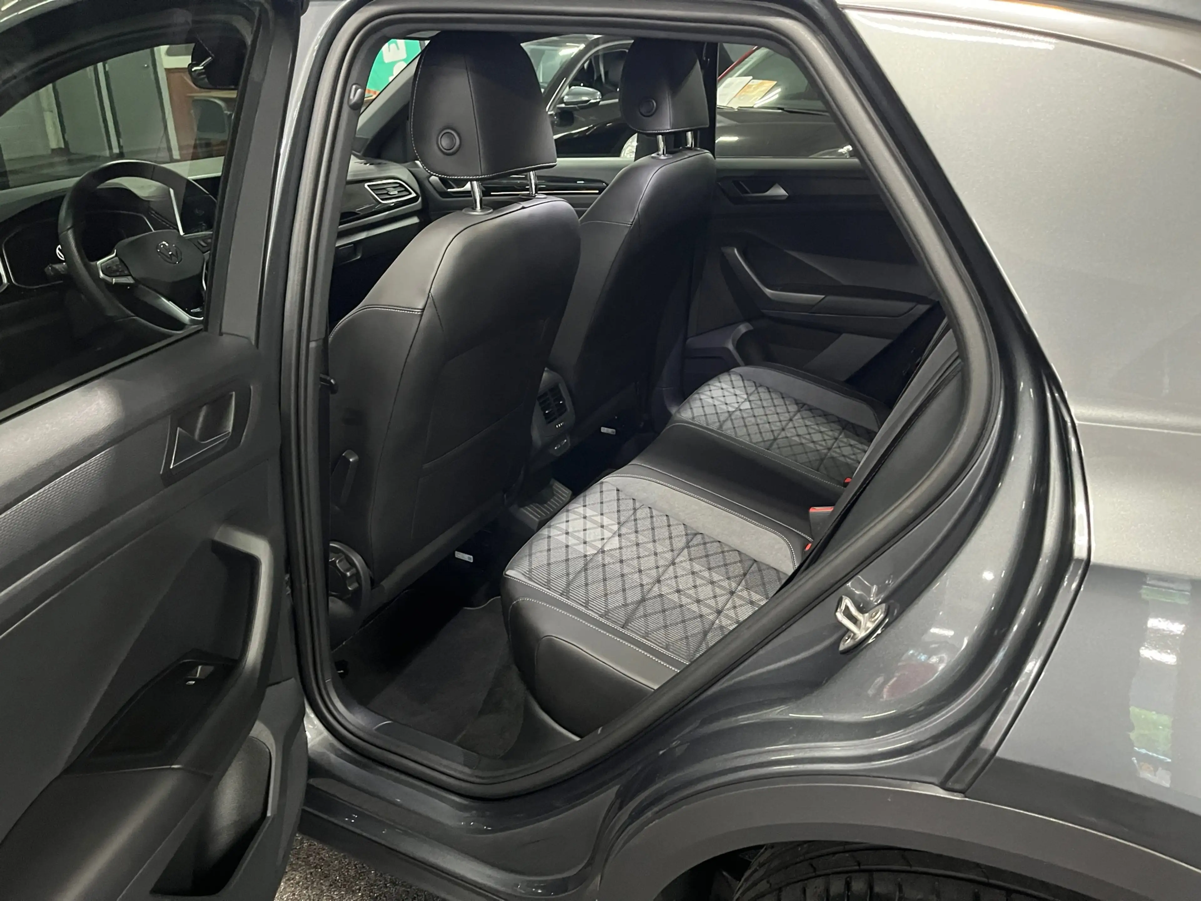 Volkswagen T-Roc 1.5 TSI R-Line Edition / NL auto / eerste eigenaar — photo 11
