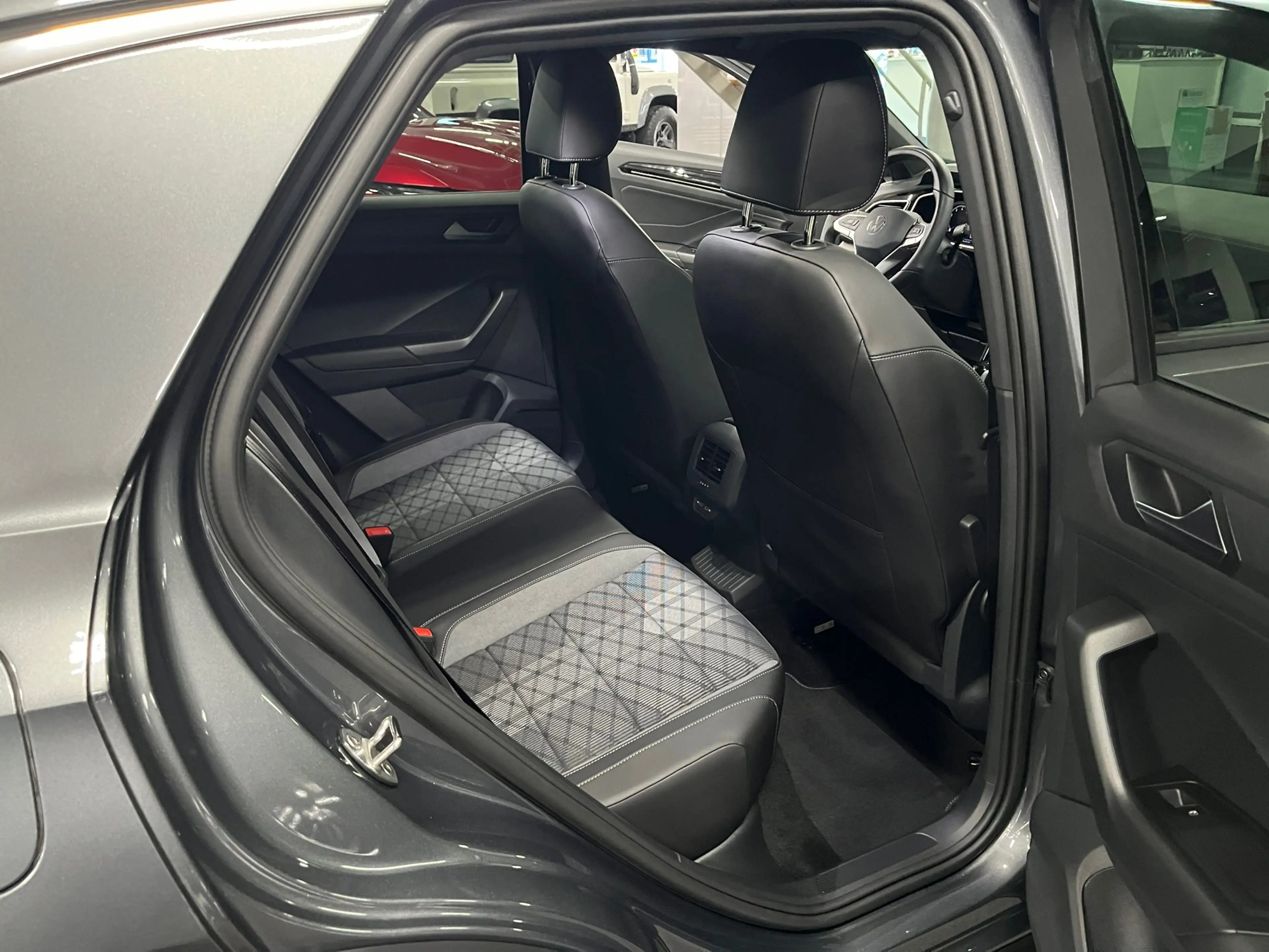 Volkswagen T-Roc 1.5 TSI R-Line Edition / NL auto / eerste eigenaar — photo 13