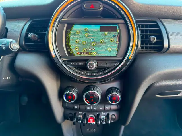 Mini Hatch view 15