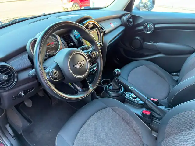 Mini Hatch view 9