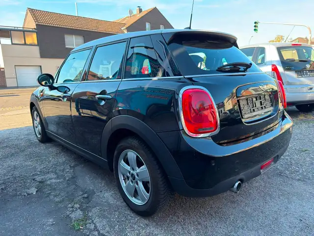 Mini Hatch view 5