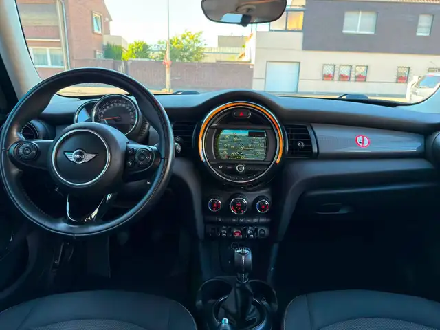 Mini Hatch view 14