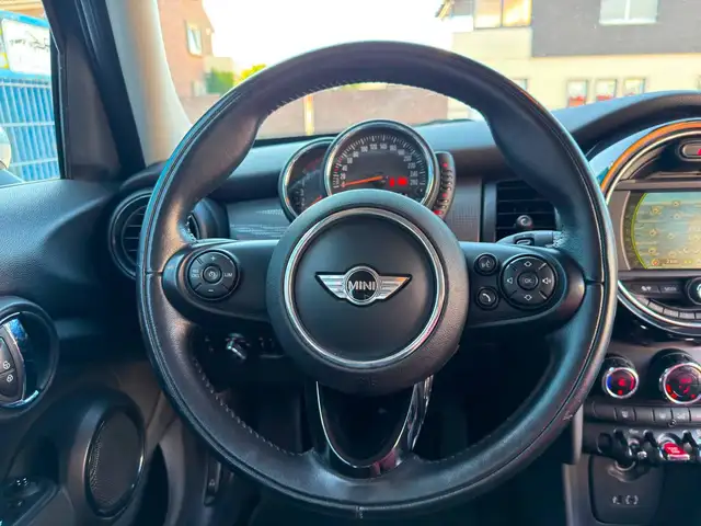 Mini Hatch view 13