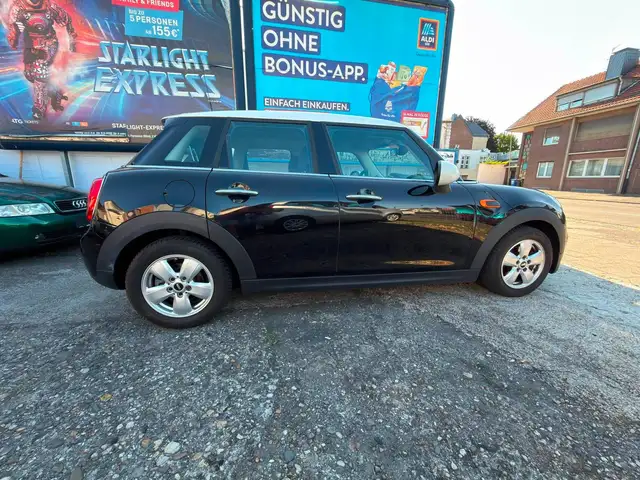 Mini Hatch view 8