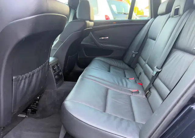 Mini Hatch view 11