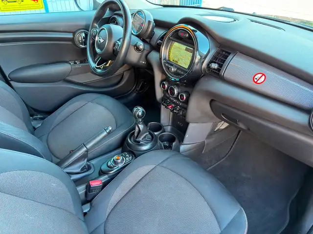 Mini Hatch view 10