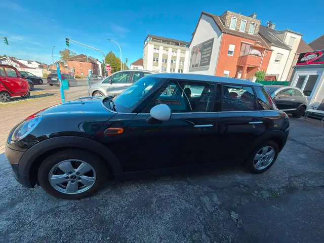 Mini Hatch view 4