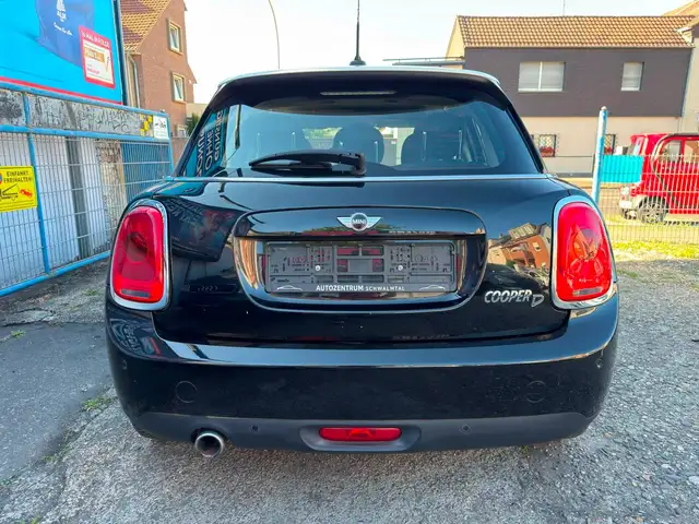 Mini Hatch view 6