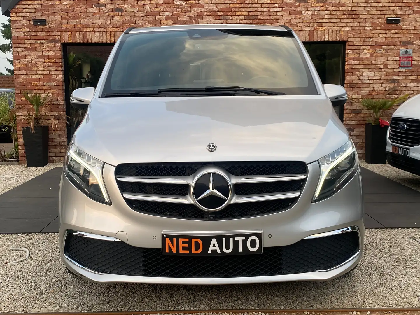 Mercedes-Benz V 300 V300/AMG/LONG L3/6PLACES/360’/JA19/FULL Stříbrná - 2