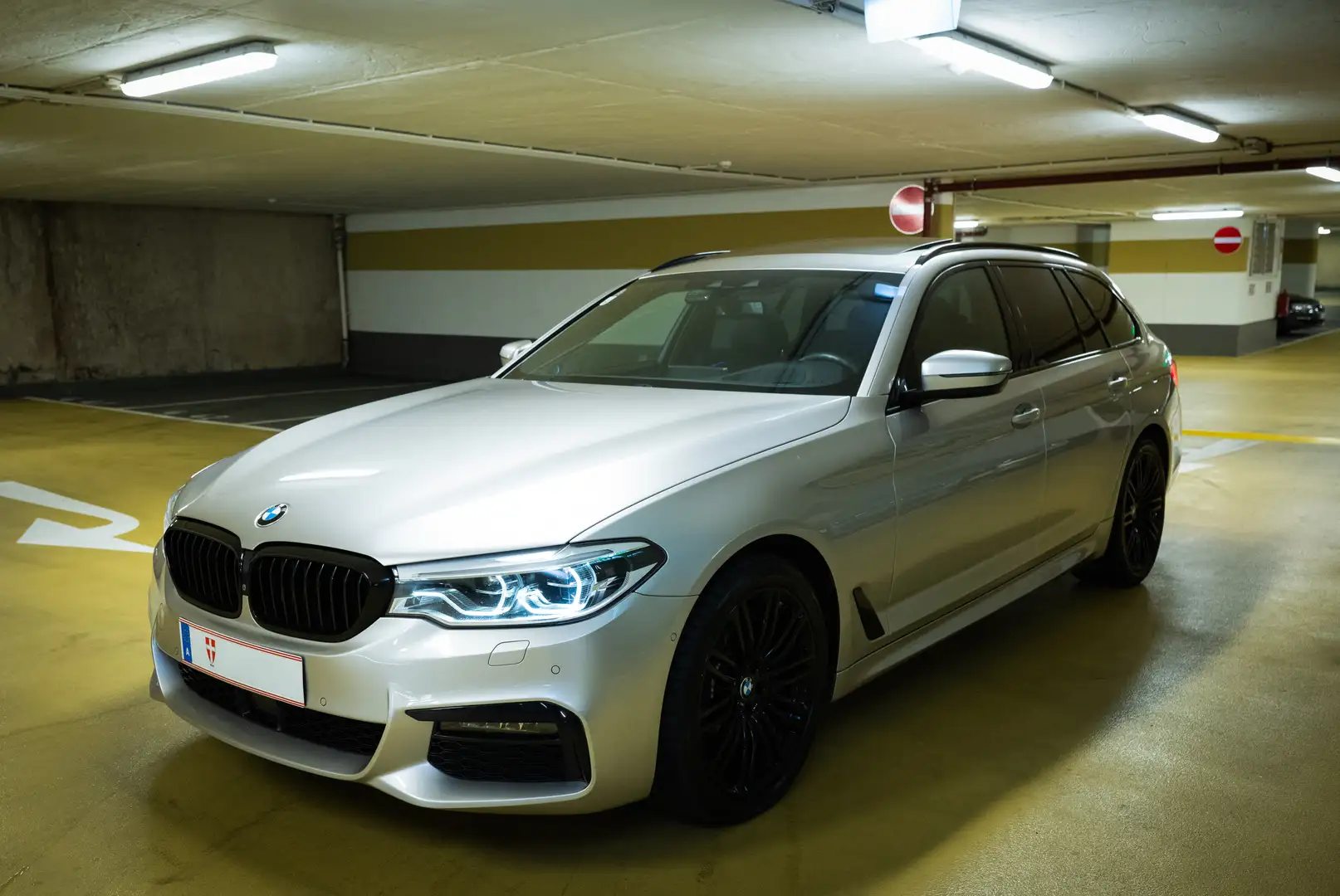 BMW 540 BMW 540d xDrive Touring G31 M Sport–Individual TOP Silber - 1