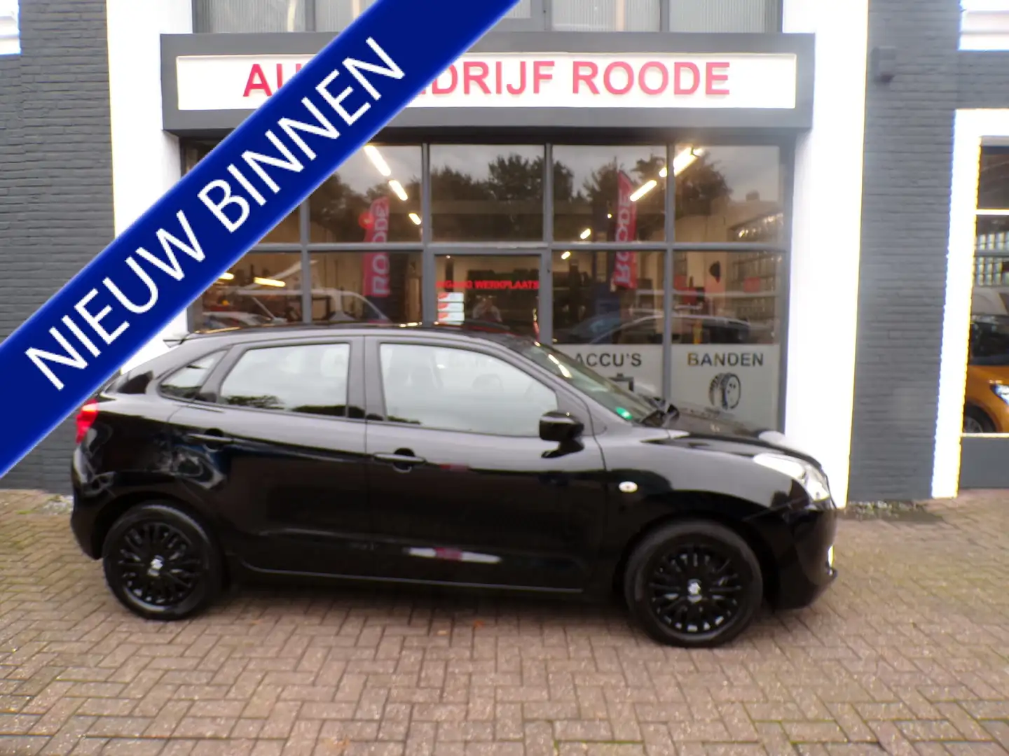Suzuki Baleno 1.2 5-Drs Black Line Sport GOED ONDERHOUDEN! Zwart - 1