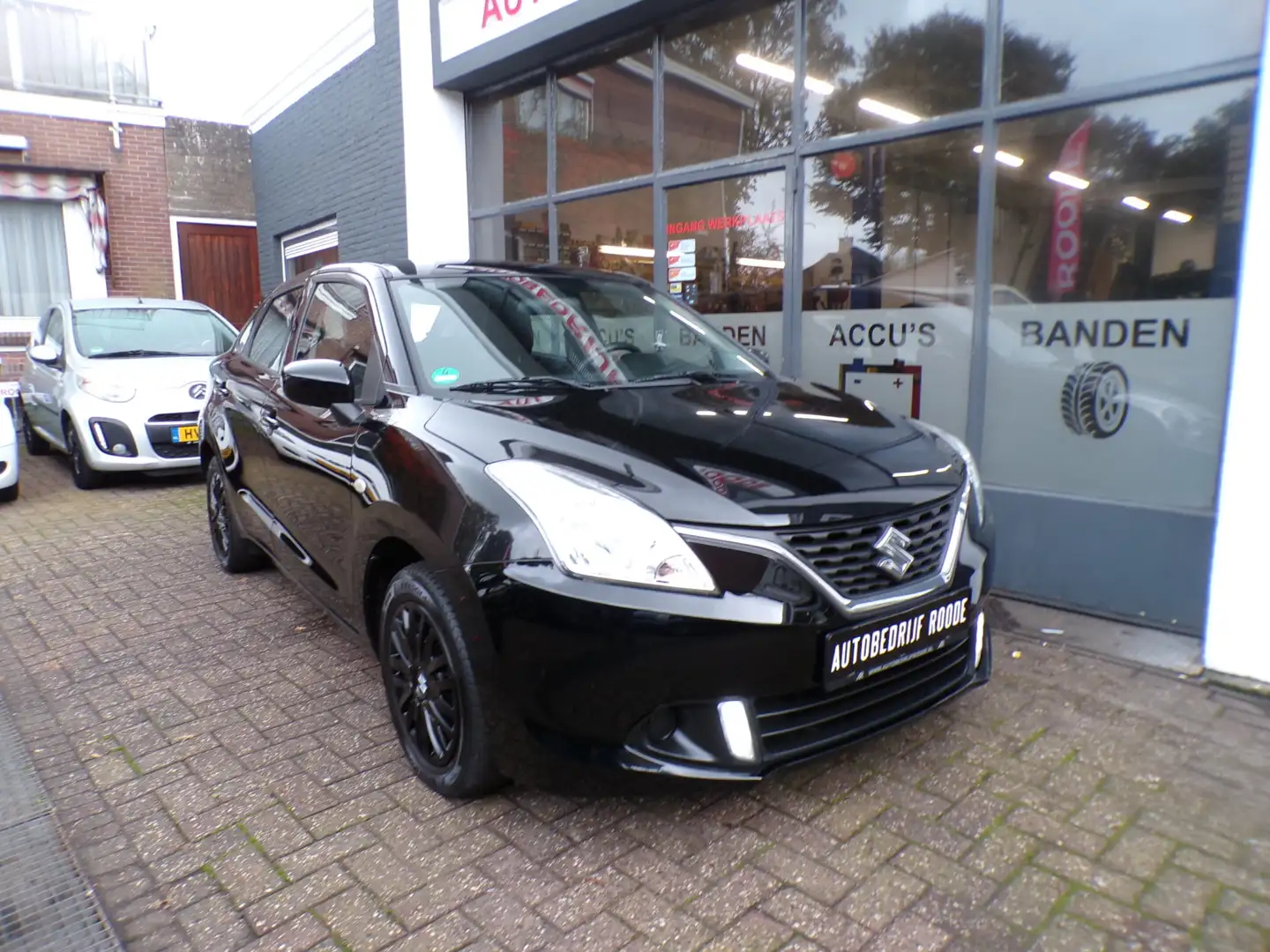 Suzuki Baleno 1.2 5-Drs Black Line Sport GOED ONDERHOUDEN! Zwart - 2