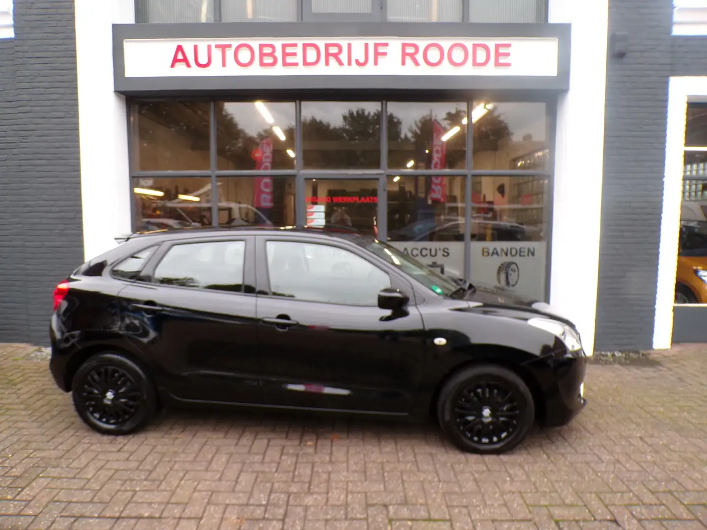 Suzuki Baleno 1.2 5-Drs Black Line Sport GOED ONDERHOUDEN! Negru - 1