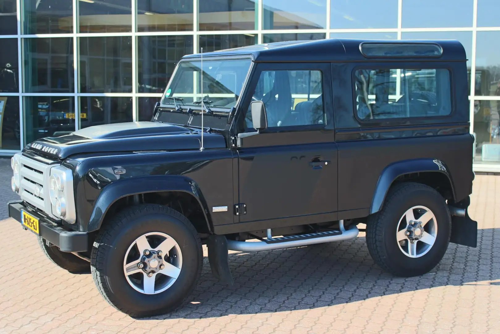Land Rover Defender 2.4 TD 90 SW SVX 60th Anniversary „De Uiver” Speci Zwart - 2