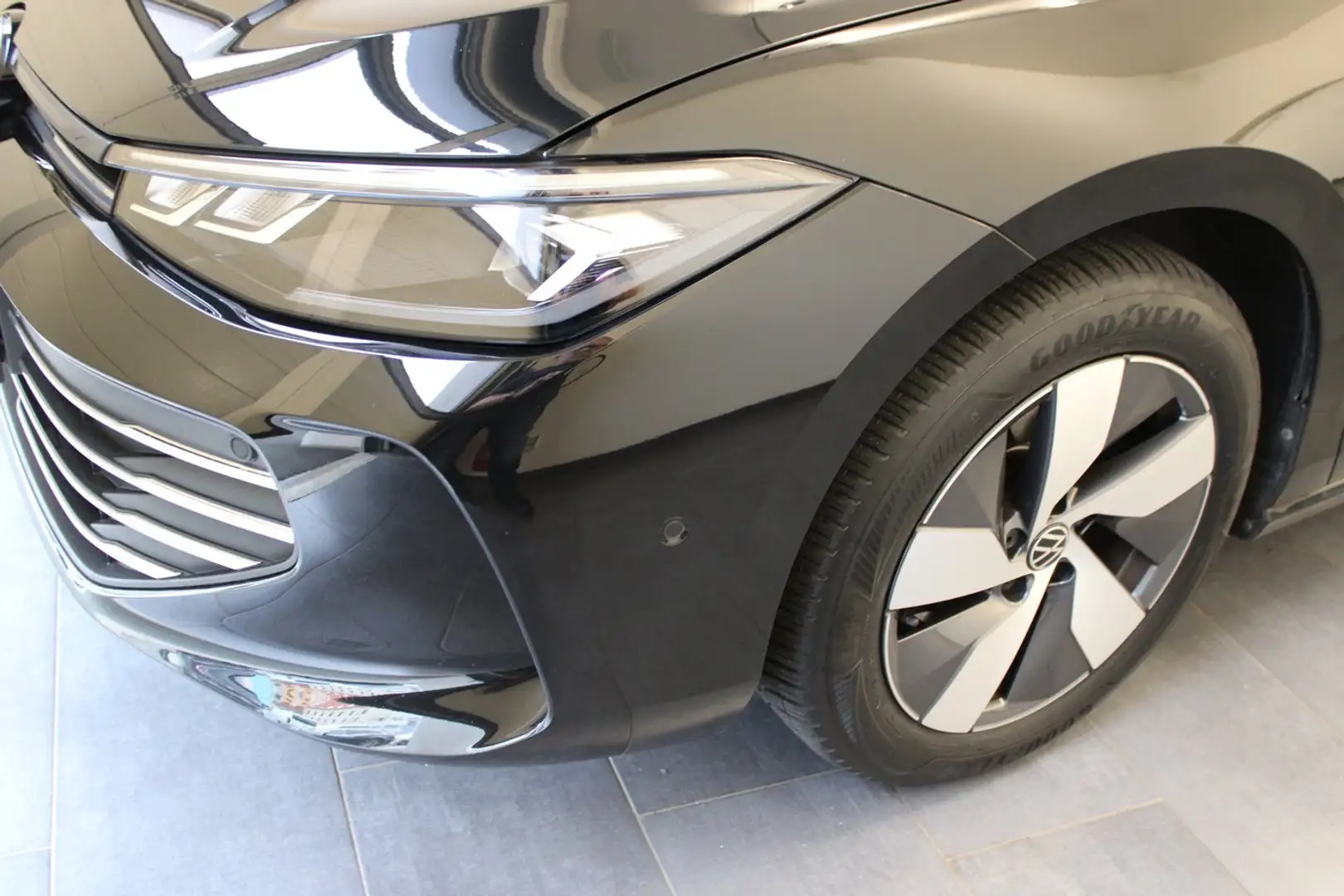 Volkswagen Passat Variant Business TDI DSG Schwarz - 2