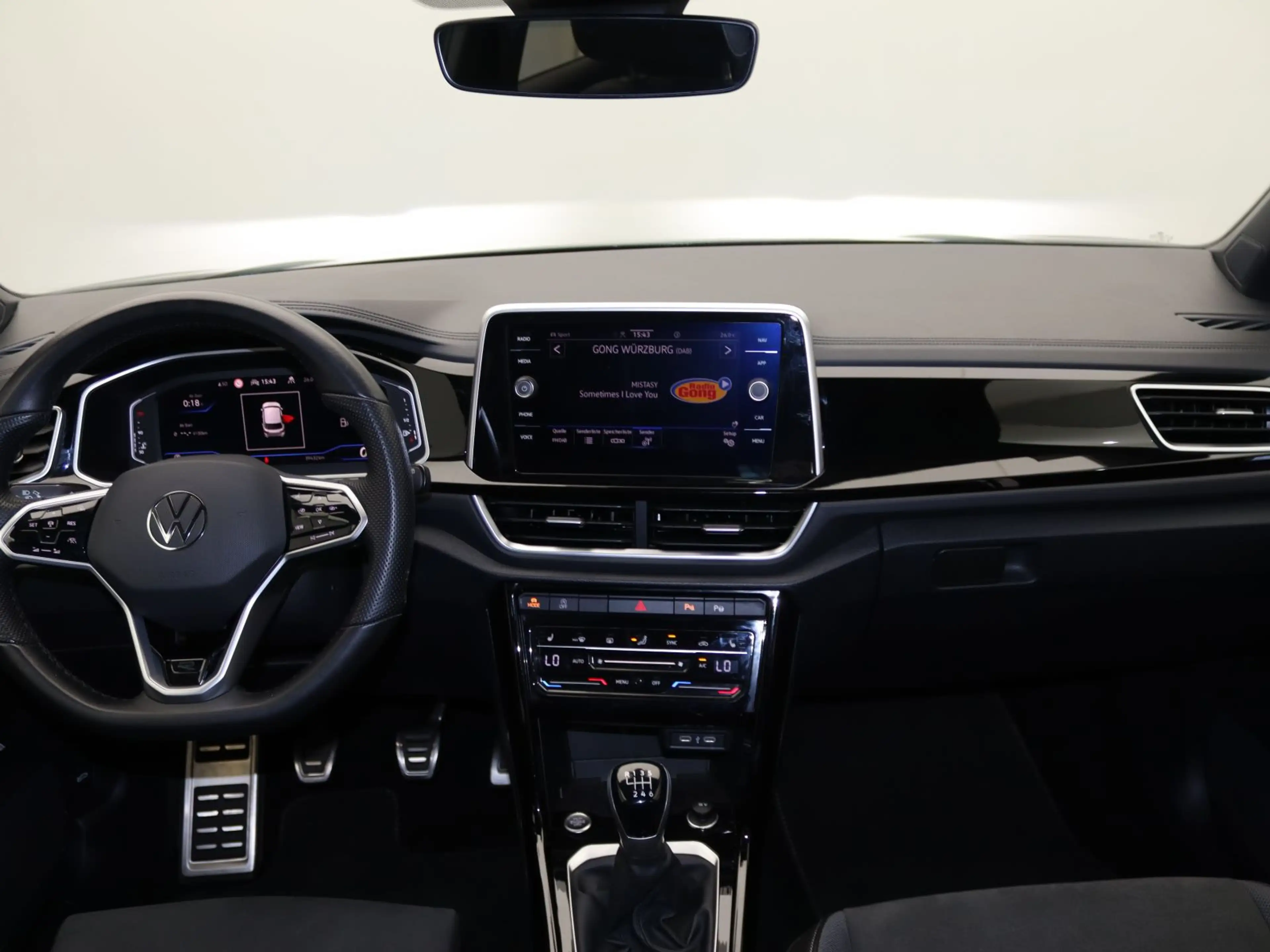 Volkswagen T-Roc R-Line 1.5 TSI / IQ.Drive, Matrix, CarPlay — photo 12